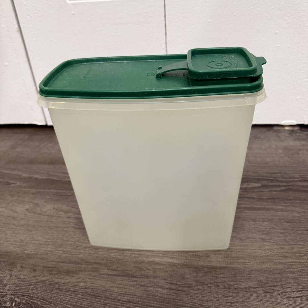 Vintage Tupperware 1588-1 Large Cereal Keeper with Green Lid